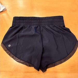 Lululemon Dark Navy Unlined Short Mesh hem 4 EUC